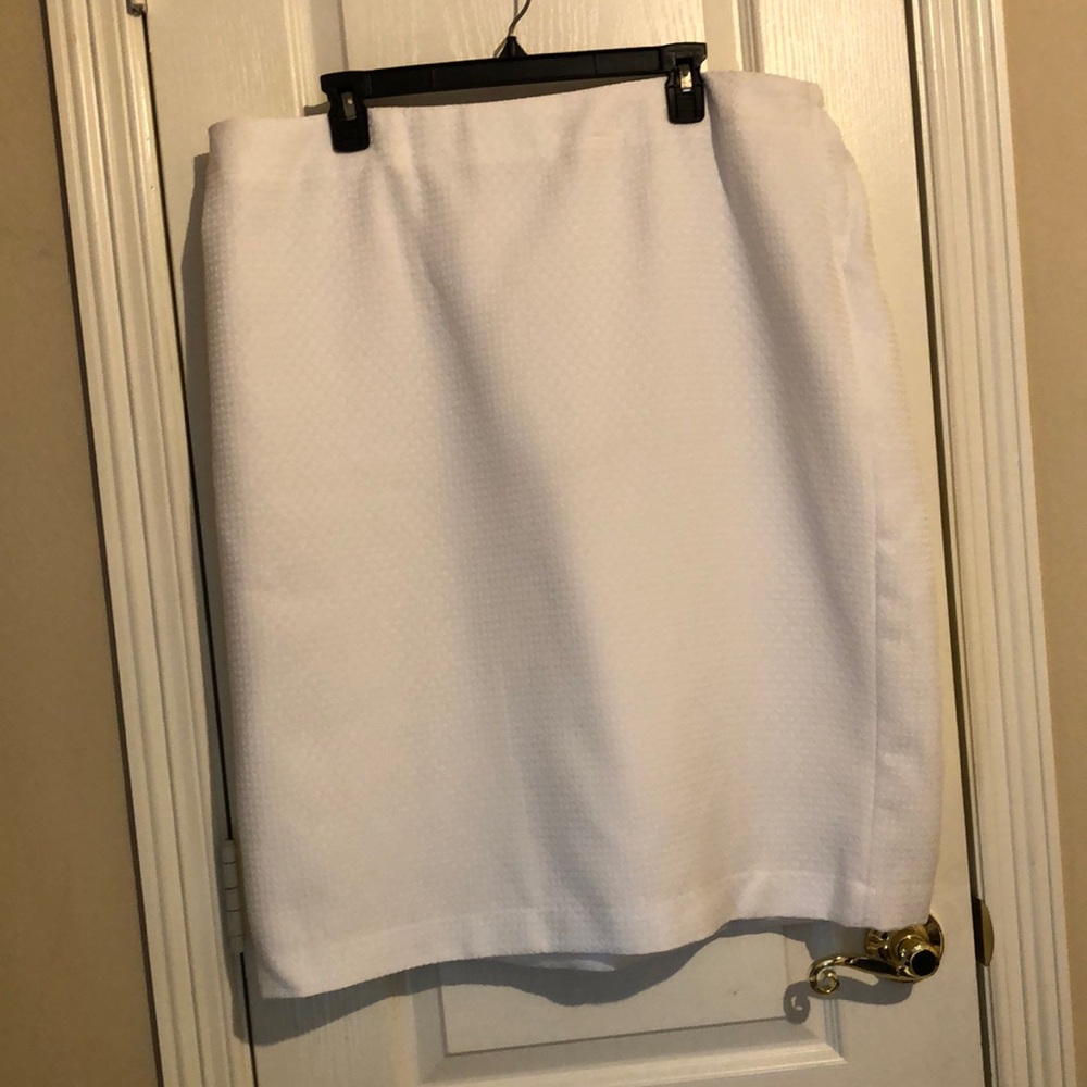 White Ladies Skirt Size 20